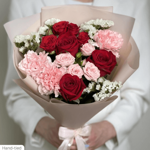 Feelings Bouquet with 8 Red and Pink Roses