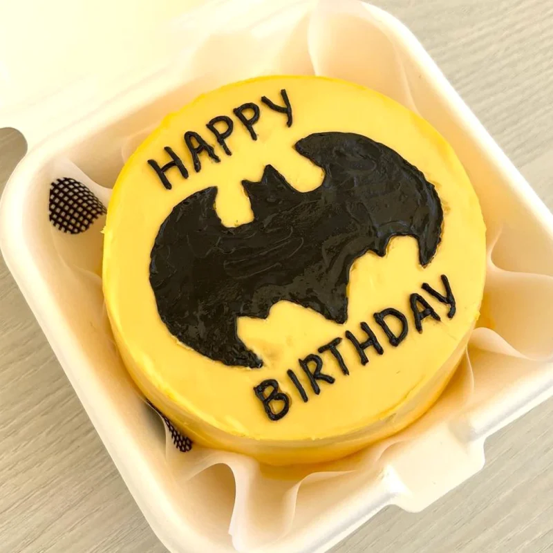 Batman Logo HBD Mini Bento Cake - Yellow - Image 2