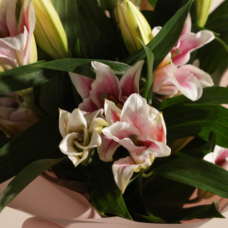 Radiance Lily Flower Bouquet - Image 3