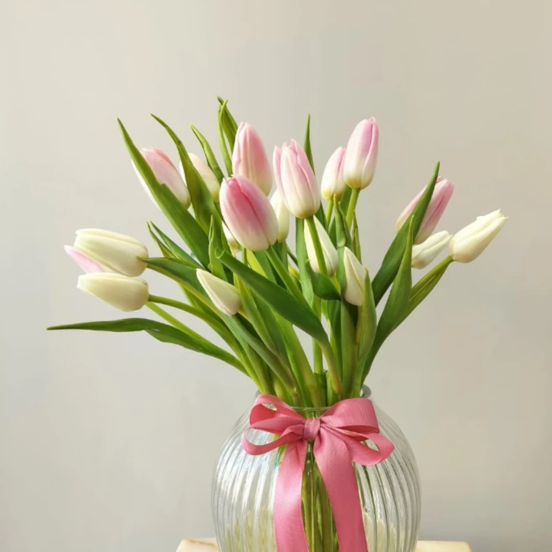 Blush Elegance Tulip Vase - Image 2