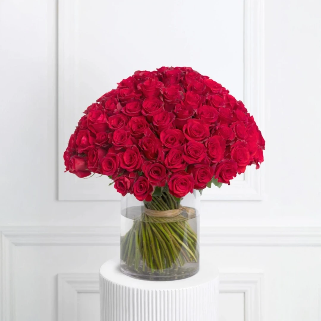 Vivid Charm 100pcs Red Rose Vase
