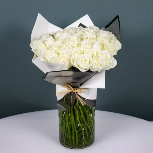 50pcs White roses bouquet with Glass vase