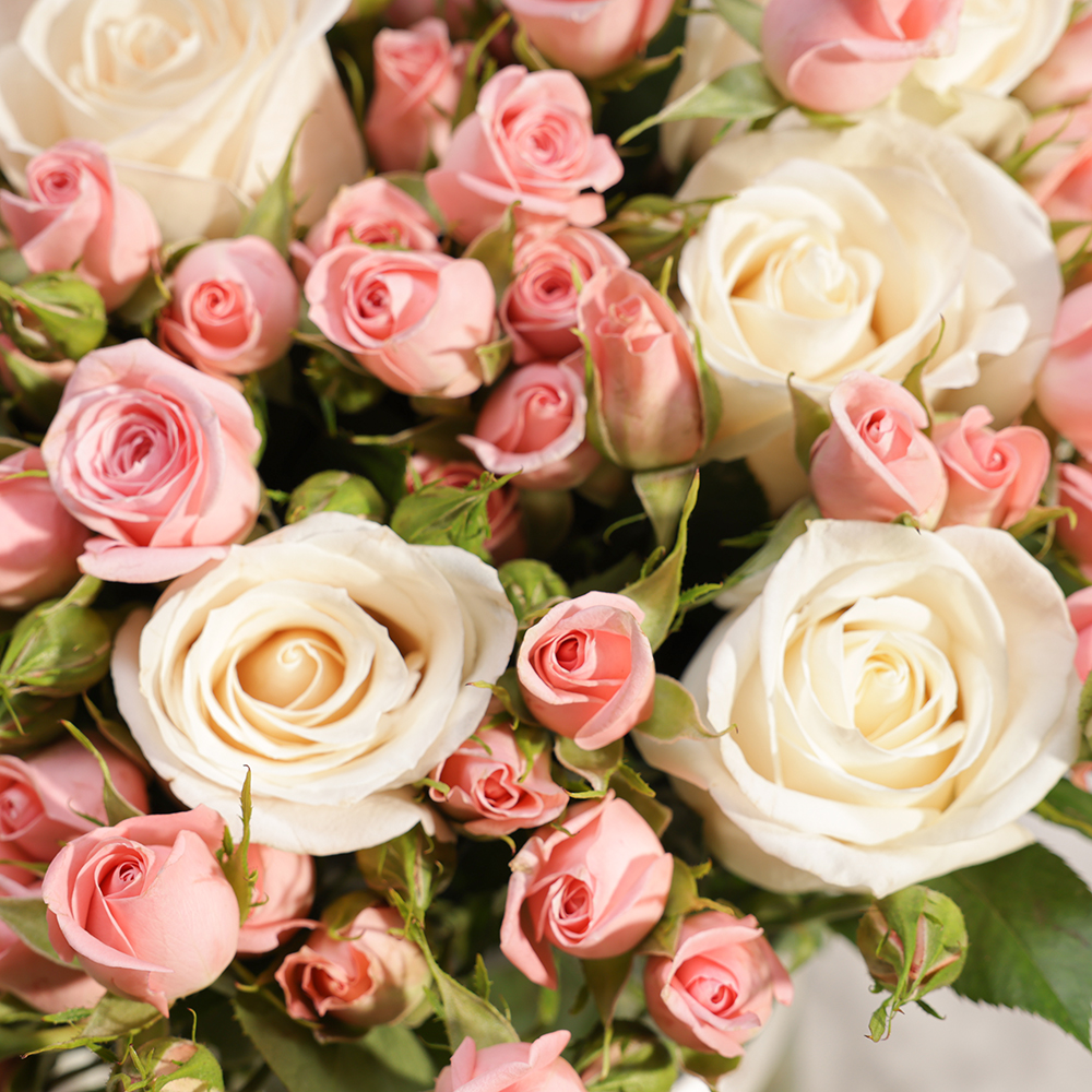 Blushing Elegance Rose Vase Arrangement - Image 4