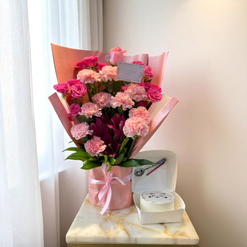Purrfect Pink – Flower Bucket with Mini Cat Bento Cake
