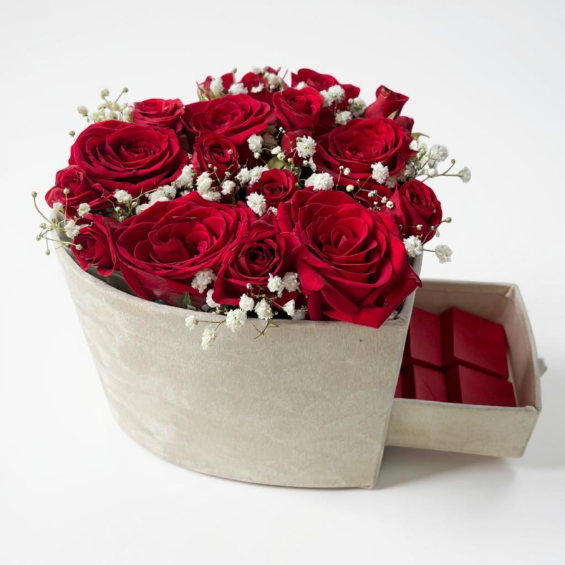 Heartful Elegance – Red Roses with Chocolates in Velvet Box