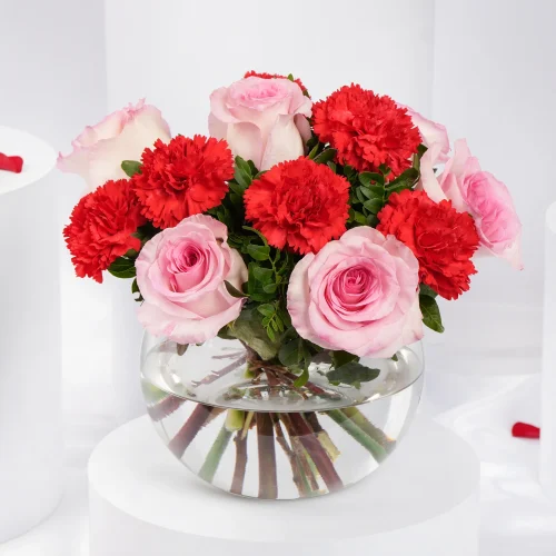 Scarlet Bloom Bowl – Pink Roses & Red Carnations in Glass Vase