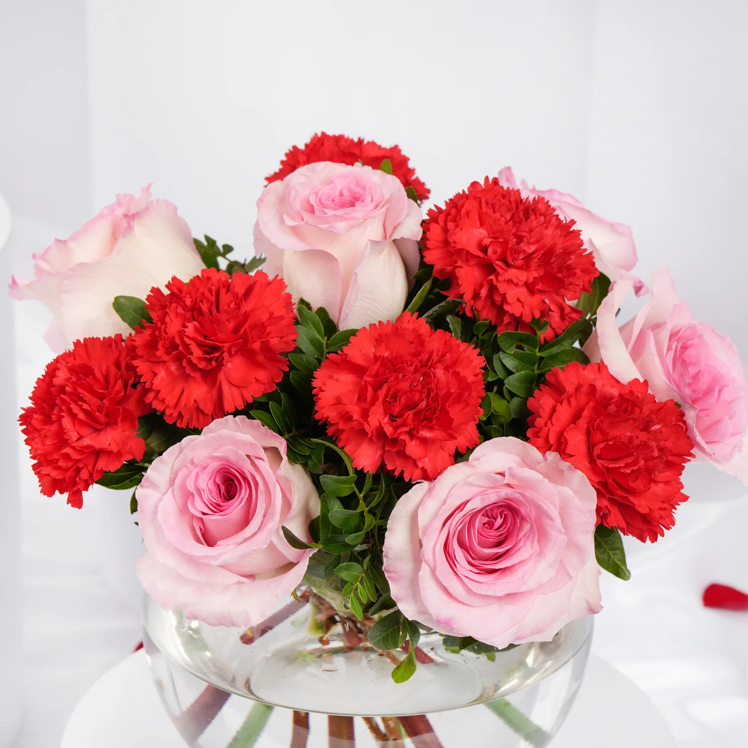 Scarlet Bloom Bowl – Pink Roses & Red Carnations in Glass Vase - Image 2