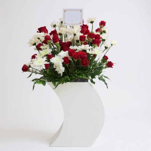 Moonlight Grace – Red & White Grand Flower Stand