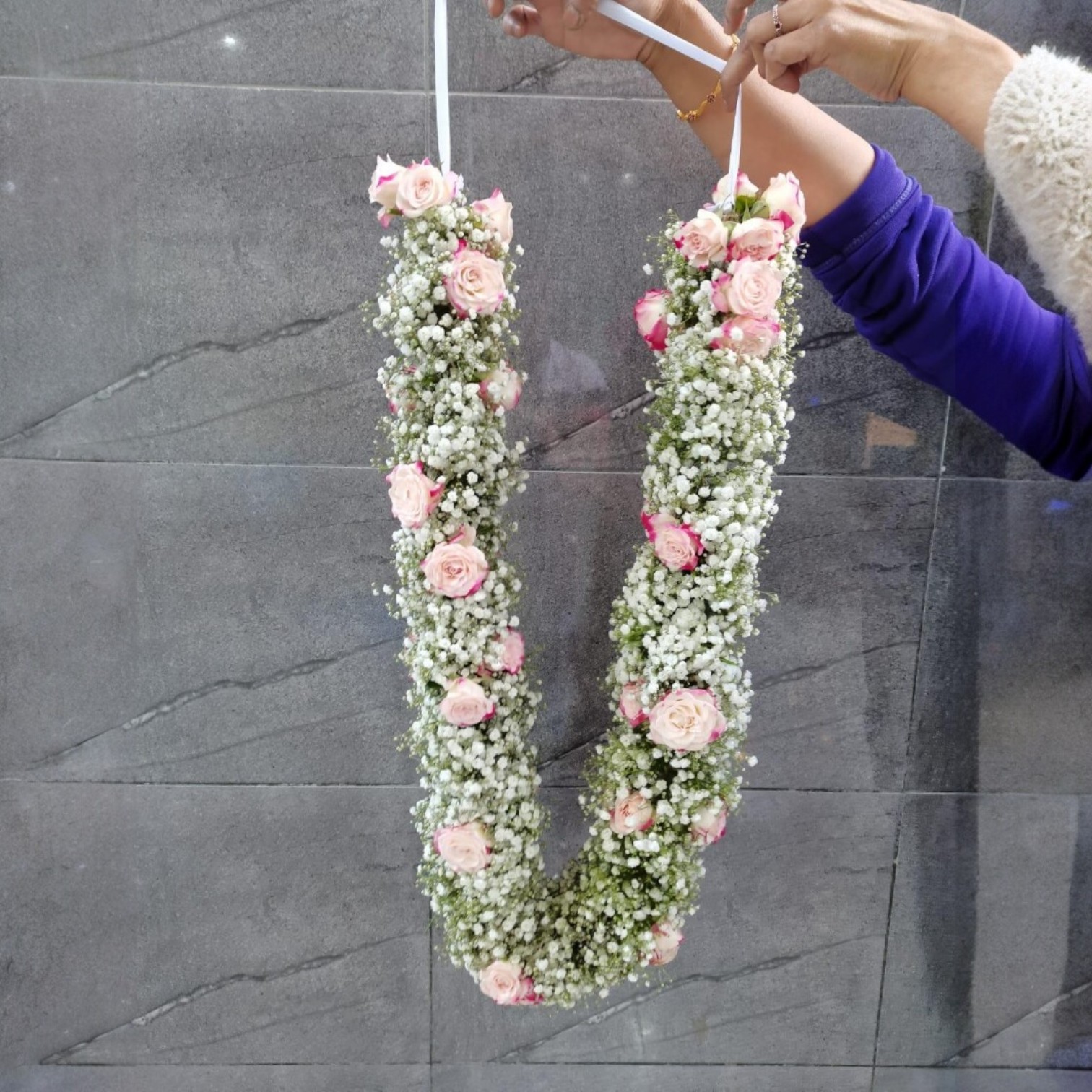 Blush Rose Baby’s Breath Garland - Image 2