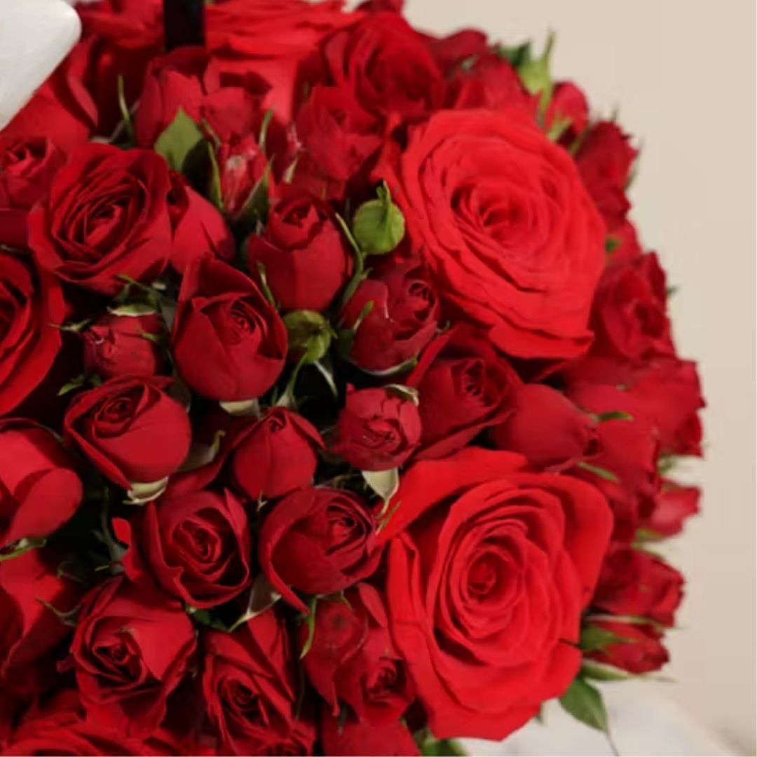 Luxury Red Rose Vase Arrangement – Fresh Flower - Image 4
