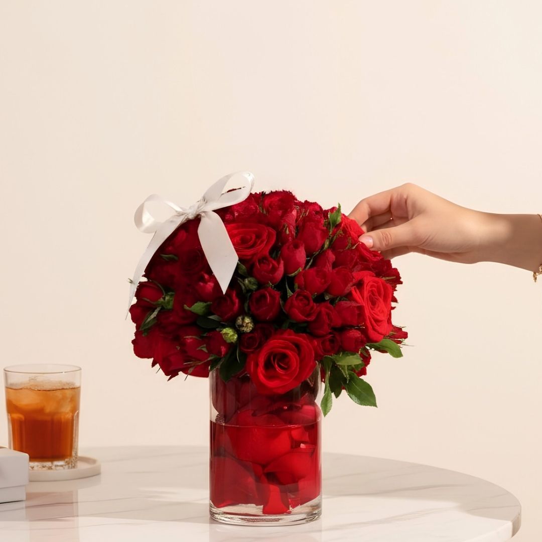 Luxury Red Rose Vase Arrangement – Fresh Flower